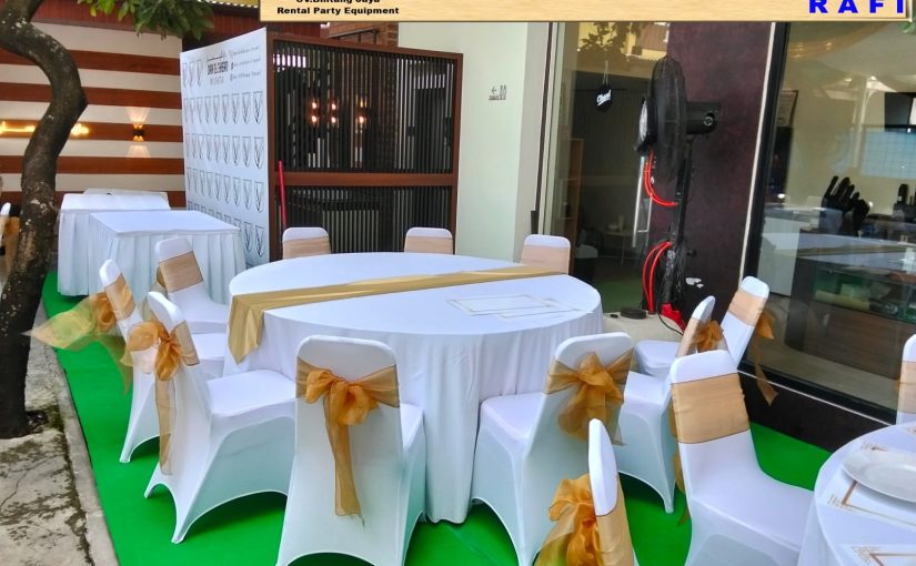 Rental Meja Kursi Di Bekasi – Meja Bulat Dan Futura Cover Putih