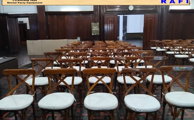 Rental Kursi Kayu Desain Silang Atau Cross Back Bekasi